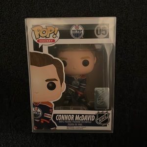 Connor mcdavid funko pop (05) in protective case